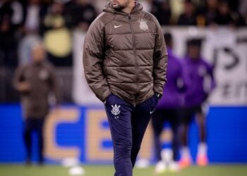 Corinthians: Lucas Silvestre rebate acusações