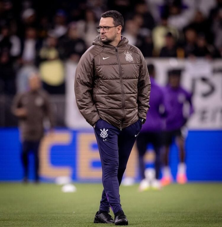 Corinthians: Lucas Silvestre rebate acusações