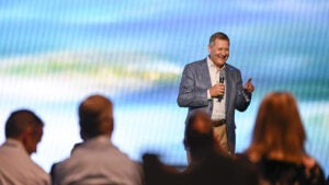 Terry Shaw visita Hortolândia para palestra gratuita sobre saúde humanizada