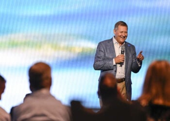 Terry Shaw visita Hortolândia