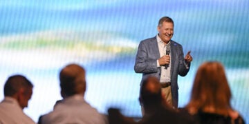 Terry Shaw visita Hortolândia