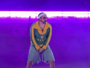 Bad Bunny veste camisa já usada por Pelé