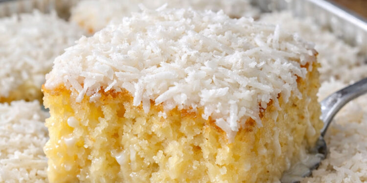 Bolo de coco gelado super molhadinho