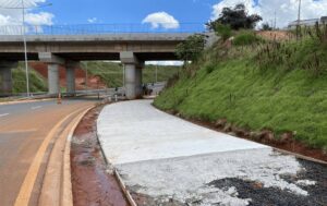 Obras na calçada e ciclovia na passagem inferior da Avenida Panaíno estão em fase final