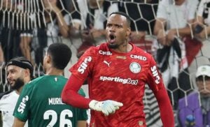 Carlos Miguel reclama de pênalti: “Tem que fazer um curso”