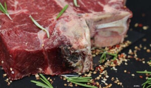 O brasileiro não parou de comer carne, só aprendeu a escolher melhor