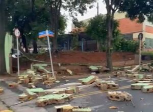 Chuva forte provoca erosão na SP-101 e causa estragos em Hortolândia