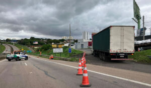 Tráfego é desviado na SP-101 em Hortolândia após danos causados por chuvas
