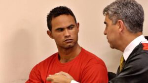 Goleiro Bruno passa a ser considerado foragido da Justiça