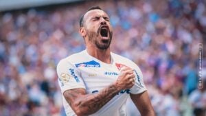 Santos contrata atacante do Fortaleza