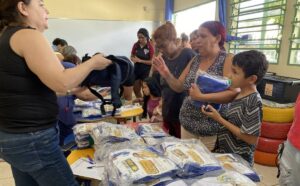 Entrega de kits escolares a alunos da Rede Municipal é iniciada em Hortolândia
