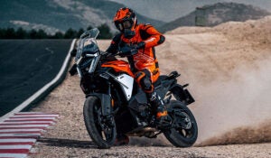 KTM 1390 Super Adventure S EVO eleva o padrão das big trails e redefine o conceito de aventura