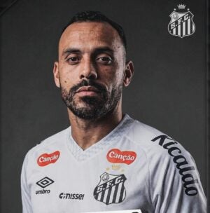 Santos divulga contratação de mais um reforço: Moisés