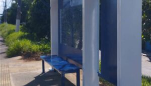 Ponto de ônibus na região do Jardim Malta recebe nova cobertura