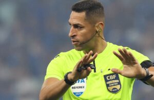 Árbitro do jogo do Corinthians desta quinta (18) já teve polêmica