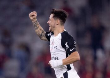 Corinthians “sabe sofrer” e vence Athletico