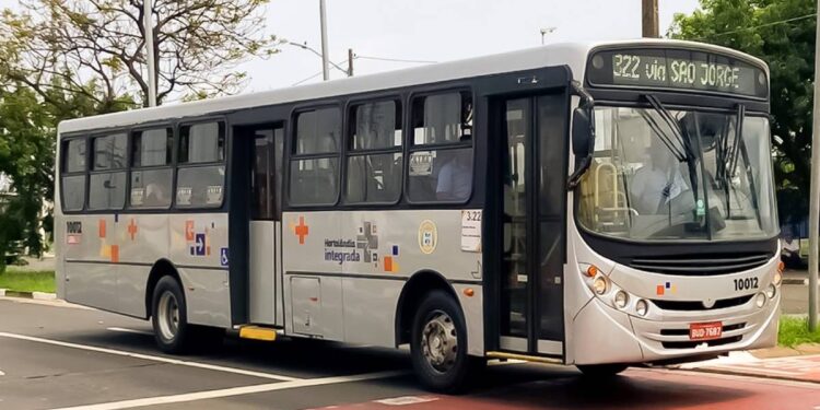 Transporte público sob demanda por aplicativo
