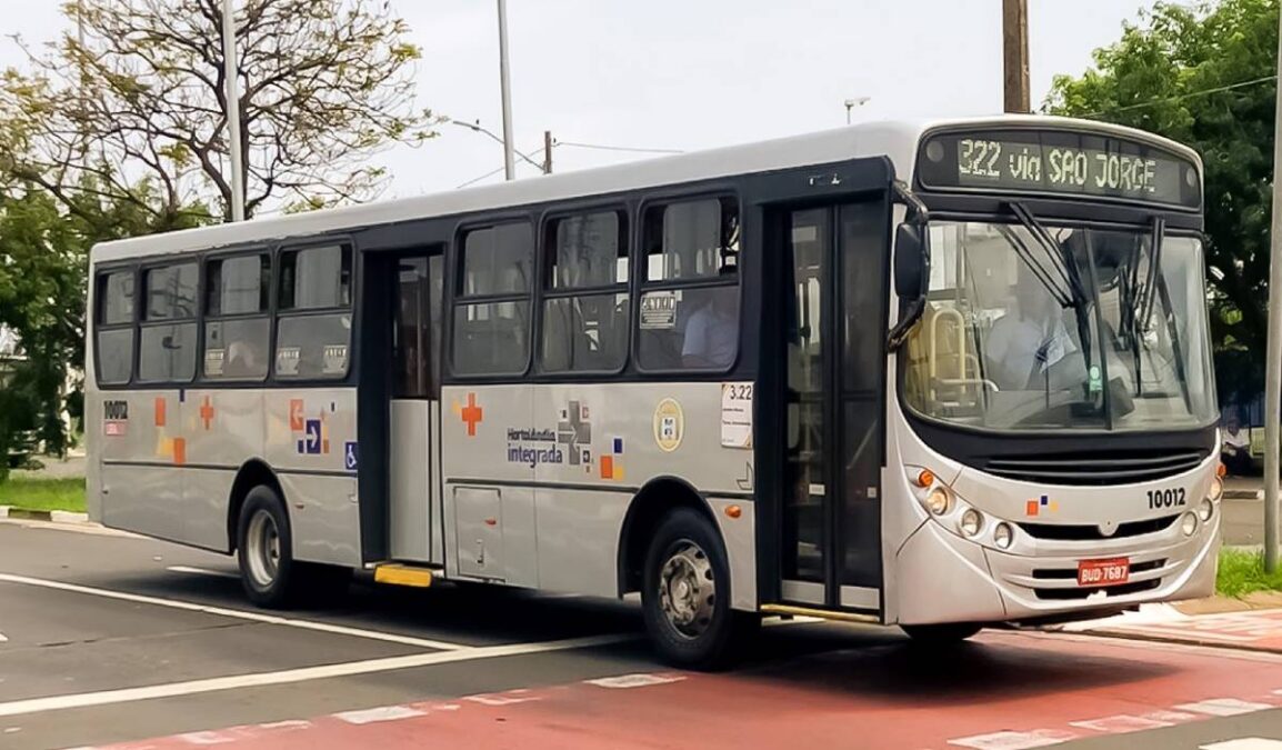 Transporte público sob demanda por aplicativo