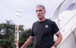 Santos tem R$ 24 milhões em dívidas com Vojvoda e Caixinha