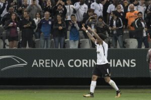 Ex-Corinthians se torna treinador de time na Inglaterra