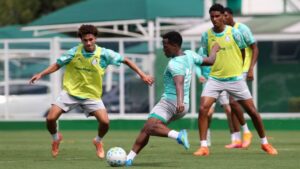 Palmeiras segue treinamentos e tem presença de Arias