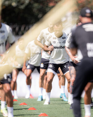 Com reforço e dois desfalques de peso, Cuca define time titular do Santos; confira