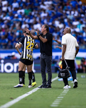 Santos pode voltar da Data FIFA na zona de rebaixamento do Brasileirão