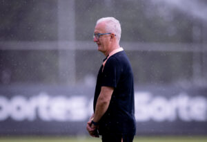 Corinthians desiste de negociações e fecha janela