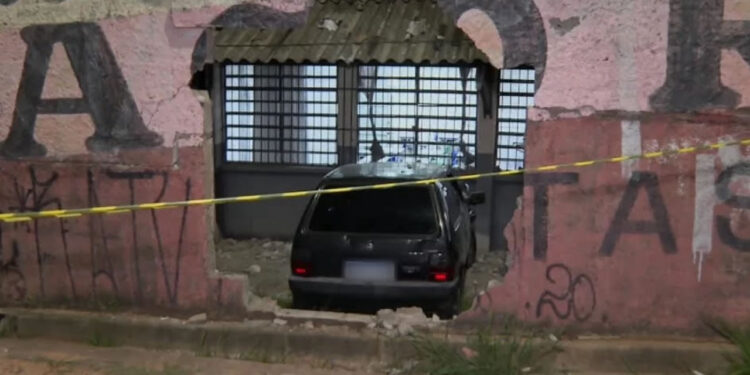 Escola Maria Rita é invadida por carro em Hortolândia
