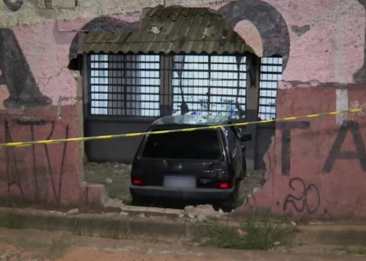 Escola Maria Rita é invadida por carro em Hortolândia