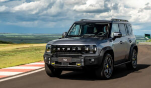 Jetour inicia operações no Brasil com SUVs híbridos plug-in