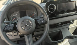 Mercedes-Benz lança Sprinter automática no Brasil