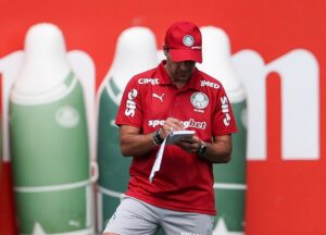 Palmeiras treina e Paulinho avança na recuperação física