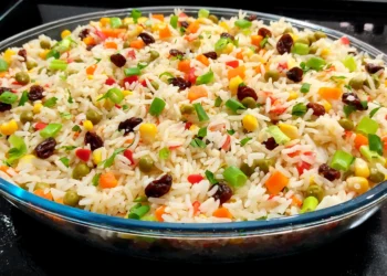 Arroz à grega: receita simples para o dia a dia