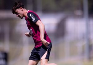 Corinthians foca na ofensividade em treinamentos