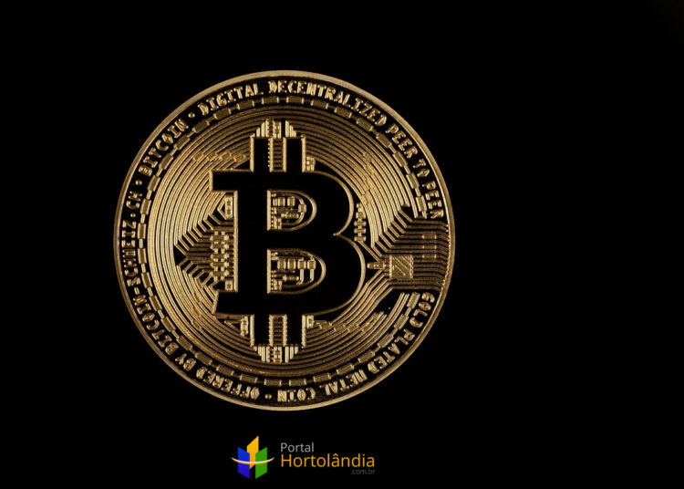 Bitcoin 05 de março de 2026, sobe para US$ 71 mil com apoio de Trump