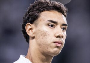 Santos se movimenta para renovar contrato de joia