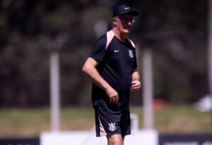 Corinthians dá sequência em treinos com enfoque em posse de bola