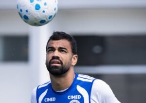 Zagueiro do Cruzeiro é sondado por gigante europeu