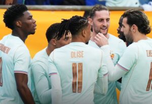 Seleção perde para França com um jogador a mais