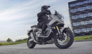 Honda X ADV 2026 chega ao Brasil com mais tecnologia e estilo de SUV sobre duas rodas