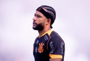 Memphis é substituído após sentir e preocupa o Corinthians
