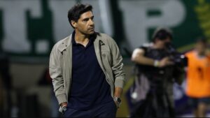 Palmeiras: Abel enxerga Verdão prejudicado pela arbitragem após Ramon Abatti e “castigo”