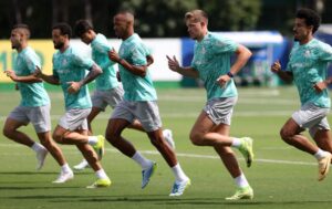 Palmeiras dá sequência a treinamentos e Vitor Roque segue trabalhando sozinho