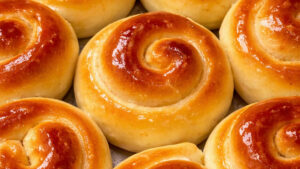 Pão doce de liquidificador fácil e fofinho