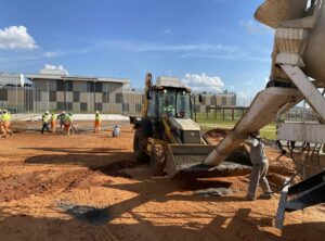 Praça esportiva do Paço Municipal de Hortolândia ganha forma com concretagem, bancos e bicicletário