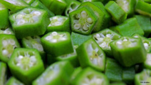 Quiabo na airfryer: sequinho, crocante e sem baba