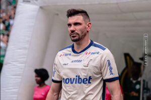 Corinthians mela negócio após goleiro reprovar em exames médicos