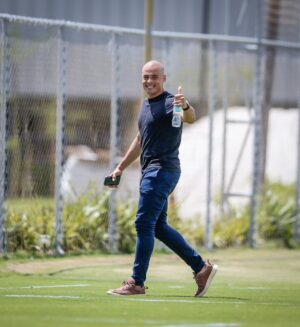 Corinthians contrata Julio Cesar, ex-goleiro