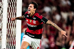 Santos sai na frente, mas leva a virada